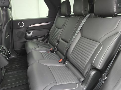 Used 2024 Land Rover Discovery Dynamic SE image 15