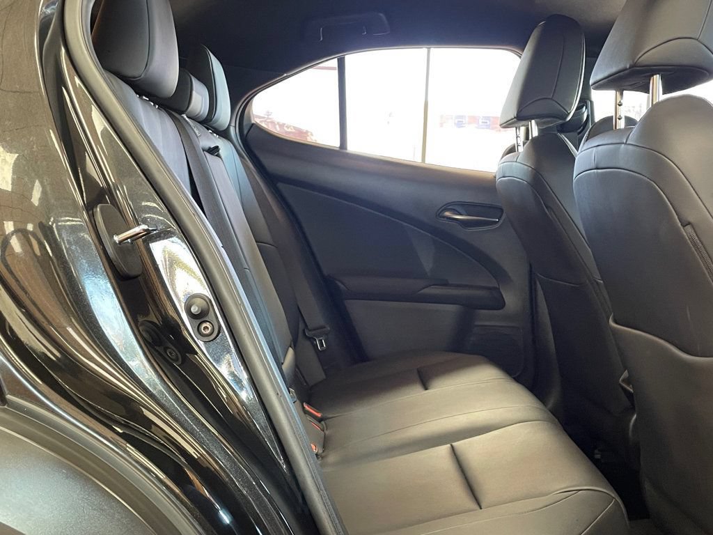 Used 2021 Lexus UX 200 FWD image 18