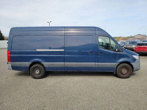 Used 2021 Mercedes-Benz Sprinter 2500 image 2