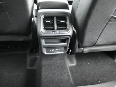 New 2026 Volkswagen Taos SE image 39