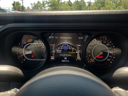 Used 2025 Jeep Wrangler Sport AWD/4WD image 22