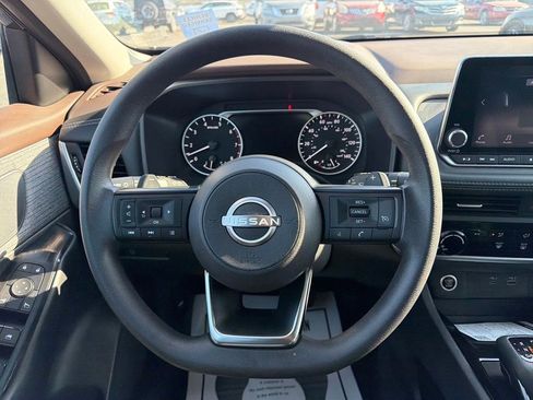 Used 2023 Nissan Rogue S image 16