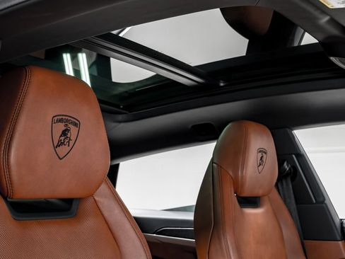 Used 2022 Lamborghini Urus AWD/4WD image 42