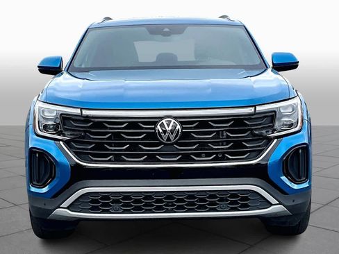 Used 2024 Volkswagen Atlas Cross Sport SE image 3