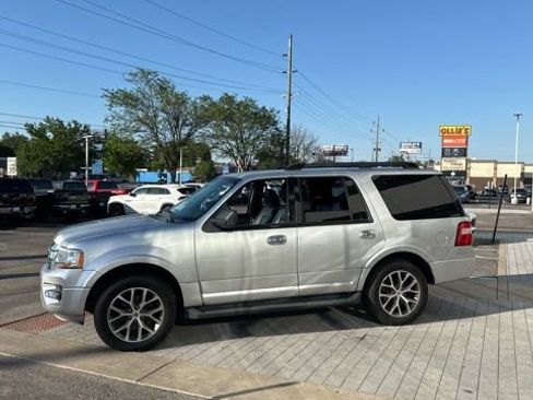Used 2017 Ford Expedition XLT w/ Equipment Group 202A RWD image 14