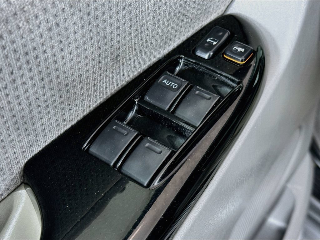 Used 2005 Toyota Sienna LE w/ LE Pkg 6 FWD image 16