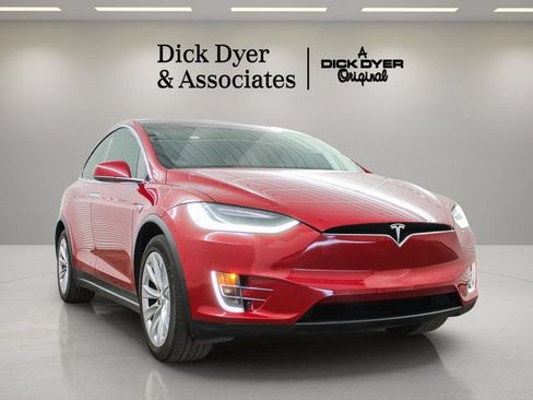 Used 2018 Tesla Model X 75D AWD/4WD image 3