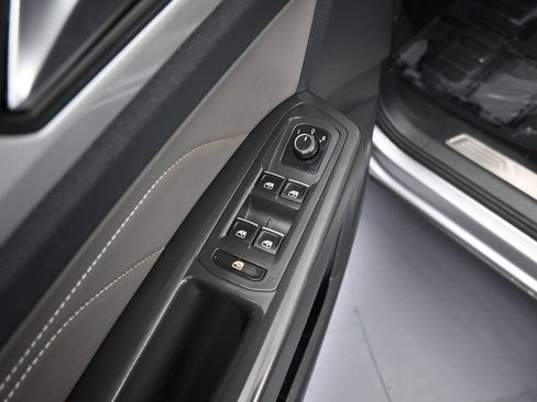 Used 2022 Volkswagen Atlas Cross Sport SE FWD image 15