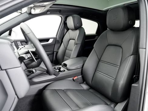 New 2026 Porsche Cayenne Coupe AWD/4WD image 5