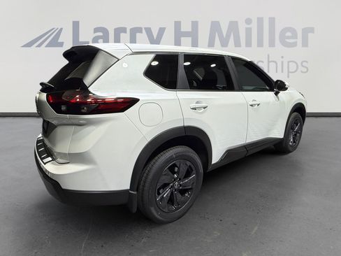 New 2026 Nissan Rogue SV FWD image 5