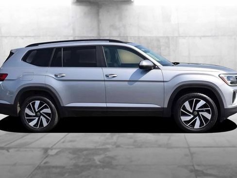 Used 2025 Volkswagen Atlas SE AWD/4WD image 5