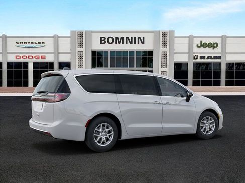 New 2026 Chrysler Pacifica Select FWD image 4