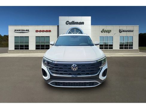 Used 2024 Volkswagen Atlas Cross Sport SE FWD image 8