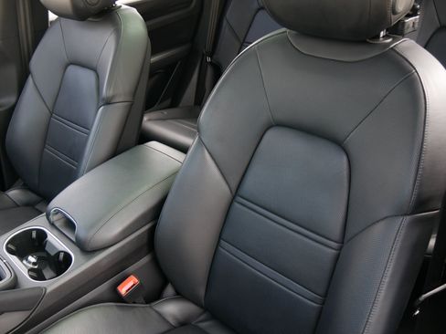 Used 2021 Porsche Cayenne Coupe AWD/4WD image 12