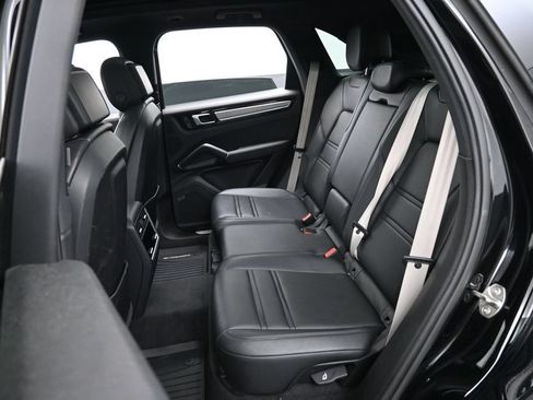 Certified 2023 Porsche Cayenne Platinum Edition AWD/4WD image 25
