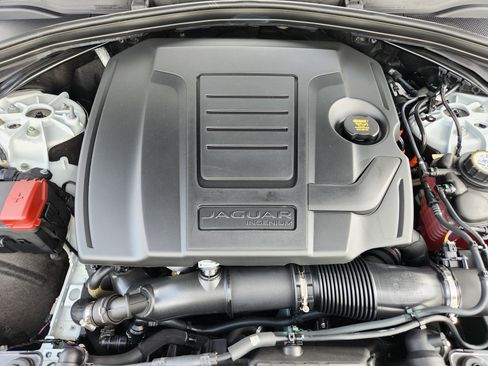 Certified 2026 Jaguar F-PACE R-Dynamic S AWD/4WD image 9