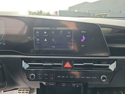 Used 2023 Kia Niro SX Touring image 25