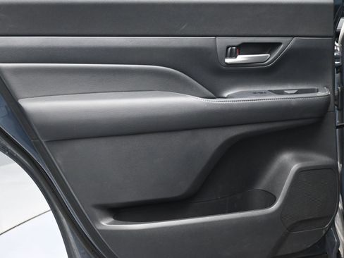 Used 2025 Toyota Grand Highlander AWD image 12