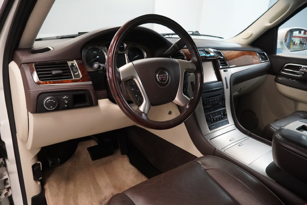 Certified 2014 Cadillac Escalade Platinum AWD/4WD image 5