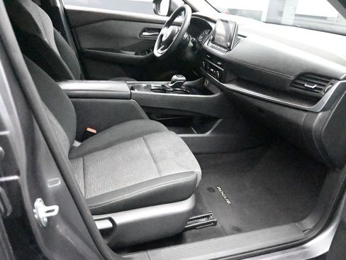 Used 2023 Nissan Rogue SV image 26