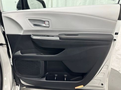 Used 2025 Toyota Sienna XSE image 62