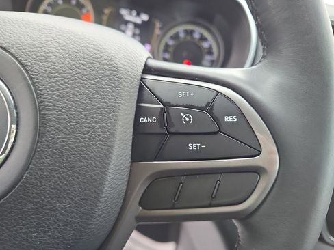 Used 2019 Jeep Cherokee Latitude Plus w/ Cold Weather Group image 18
