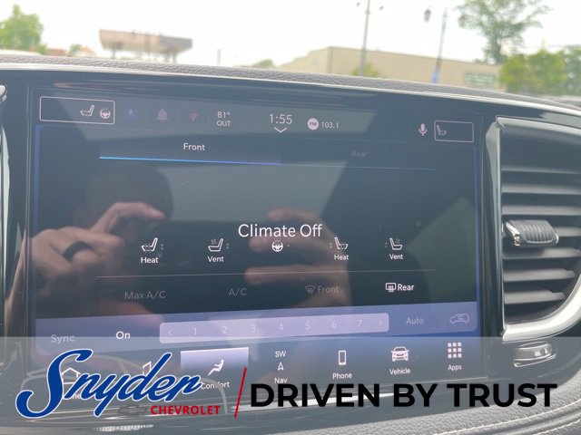 Used 2025 Chrysler Pacifica Limited FWD image 10