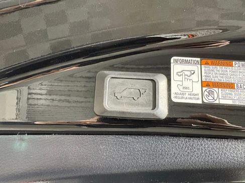 Used 2015 Toyota RAV4 Limited image 30