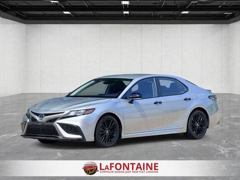Used 2022 Toyota Camry SE w/ Convenience Package FWD image 1