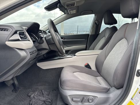 Used 2020 Toyota Camry LE image 18