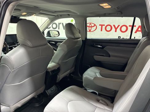Used 2022 Toyota Highlander XLE image 22