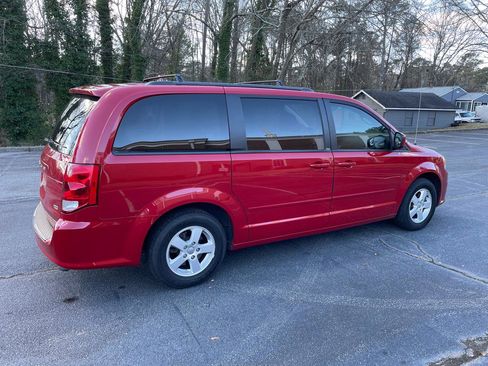 Used 2012 Dodge Grand Caravan SXT image 3