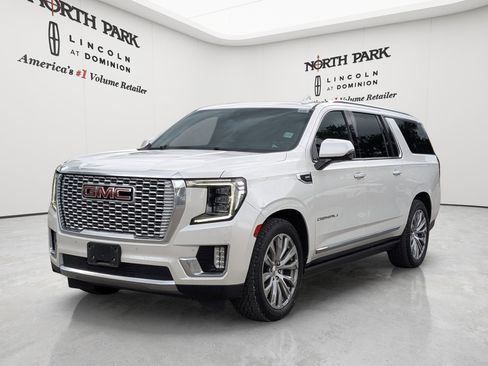 Used 2022 GMC Yukon XL Denali w/ Max Trailering Package AWD/4WD image 4