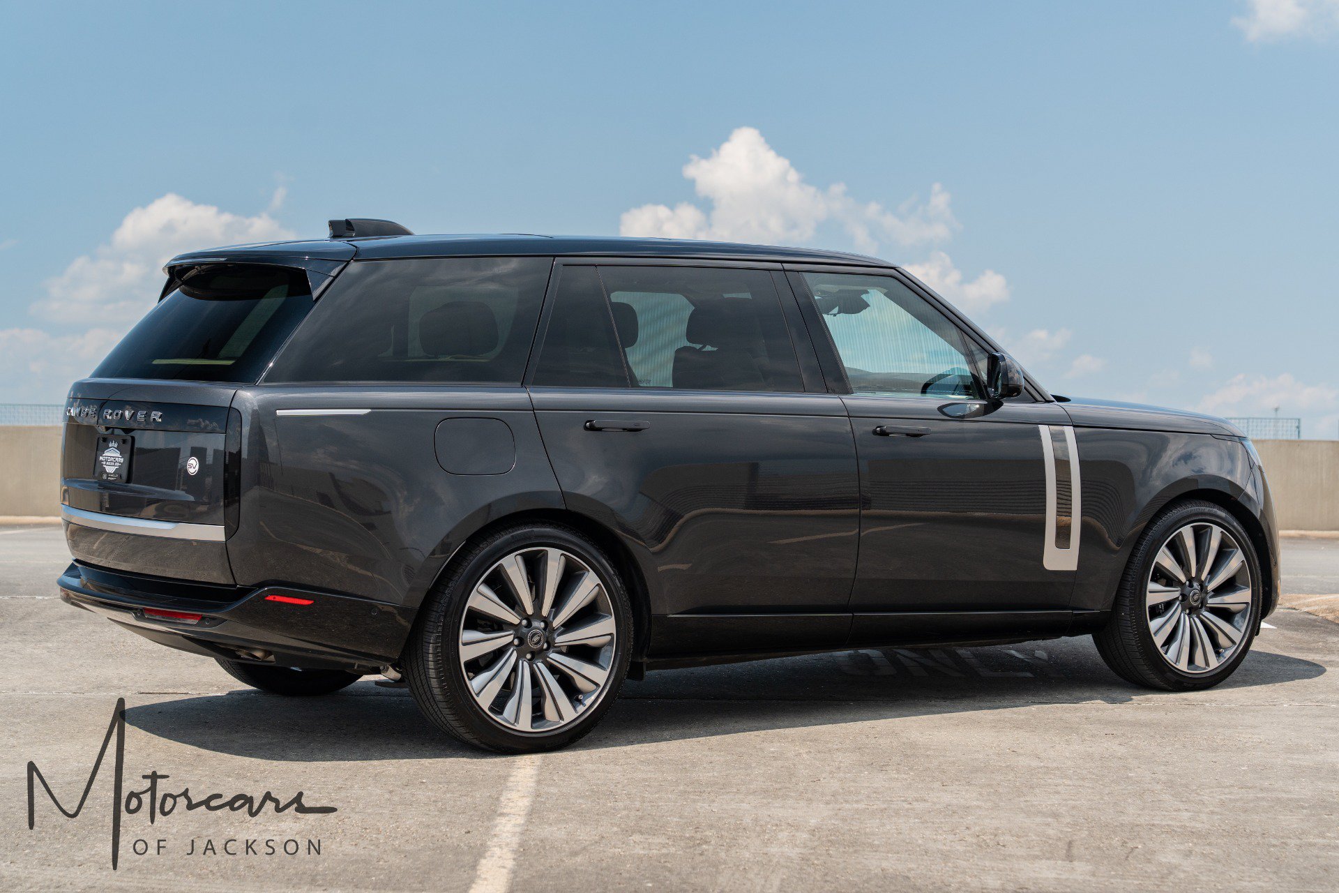 Used 2025 Land Rover Range Rover SV AWD/4WD image 8