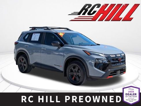 Used 2025 Nissan Rogue SV image 1