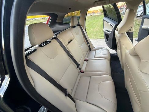 Used 2016 Volvo XC60 T5 Premier w/ Proximity Package image 30