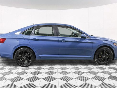 Used 2025 Volkswagen Jetta SE w/ Black Wheel Package image 13