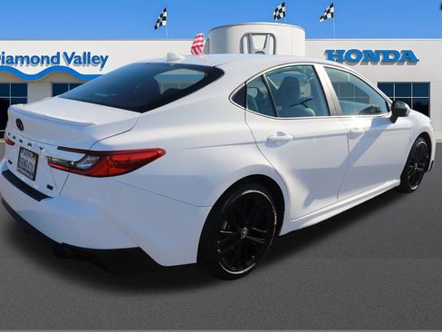 Used 2025 Toyota Camry SE image 6