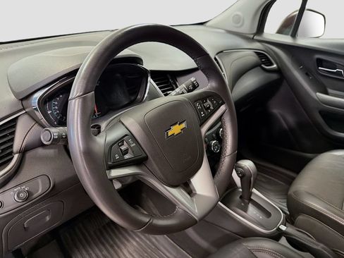 Used 2021 Chevrolet Trax LT w/ Driver Confidence Package FWD image 11