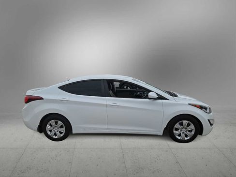 Used 2016 Hyundai Elantra SE image 9