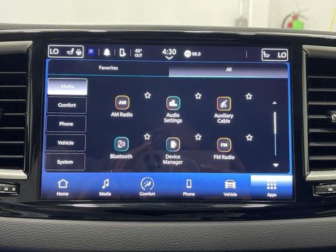 Used 2023 Chrysler Pacifica Touring-L image 20