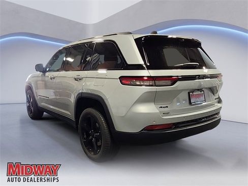 New 2025 Jeep Grand Cherokee Limited w/ Luxury Tech Group II image 3