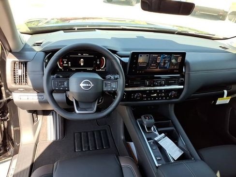 New 2026 Nissan Pathfinder Platinum FWD image 9