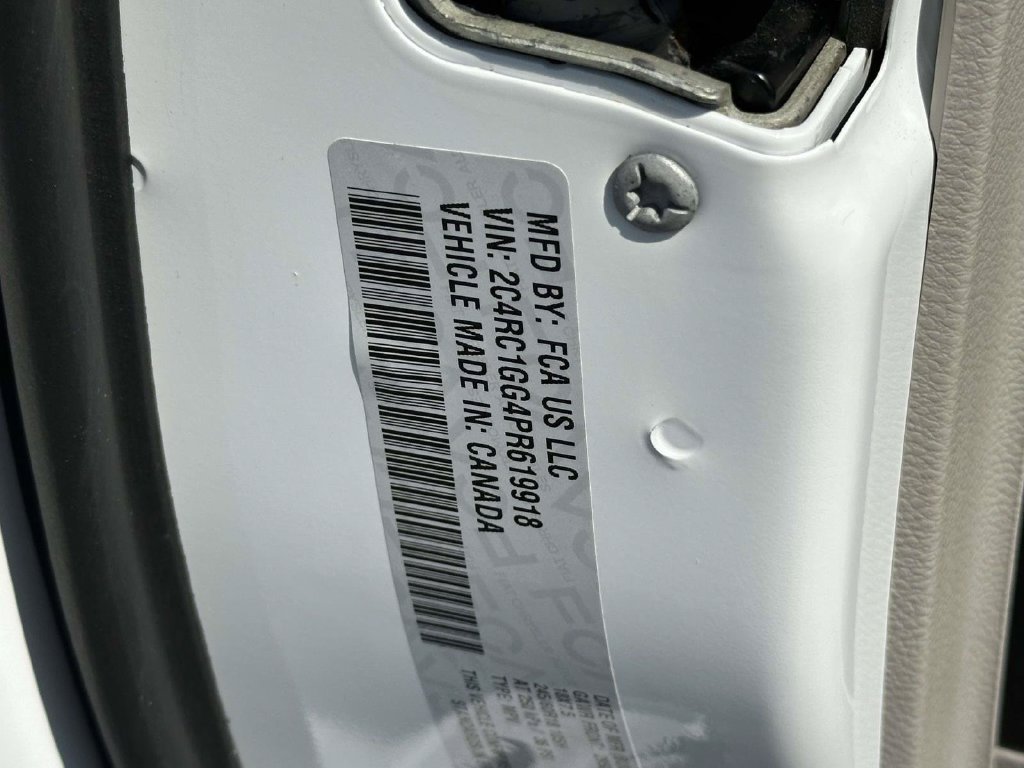 Used 2023 Chrysler Pacifica Limited FWD image 26