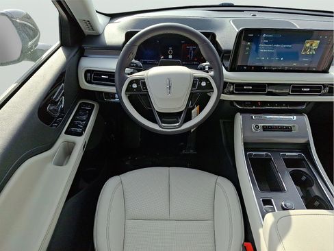 New 2026 Lincoln Aviator AWD image 9