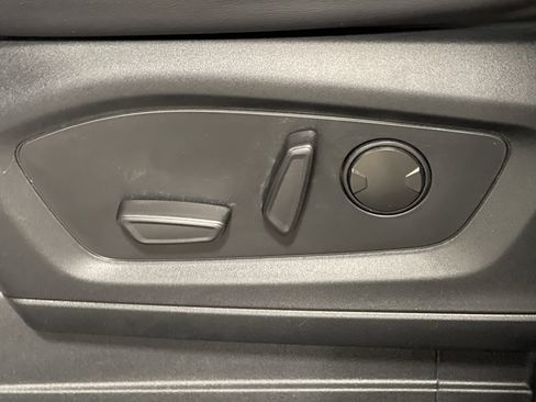 Used 2022 Ford Explorer XLT w/ Equipment Group 202A image 12