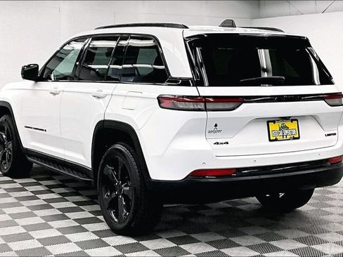 Used 2024 Jeep Grand Cherokee Limited w/ Luxury Tech Group II AWD/4WD image 2