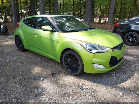 Used 2012 Hyundai Veloster w/ Style Pkg FWD image 2