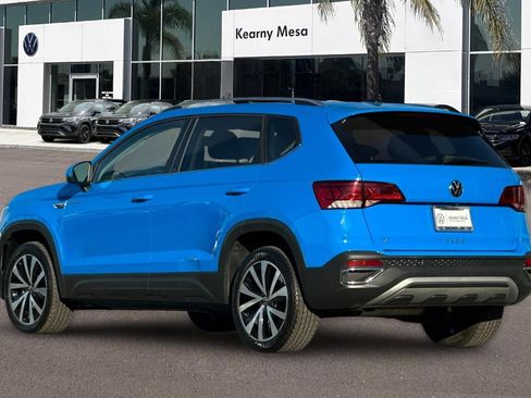 Used 2022 Volkswagen Taos SE w/ Panoramic Sunroof Package FWD image 6