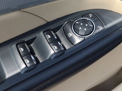 Used 2017 Ford Explorer XLT w/ Equipment Group 202A image 14